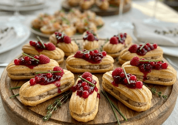 Eclair Kanamaksapateella & Puolukalla (45g)