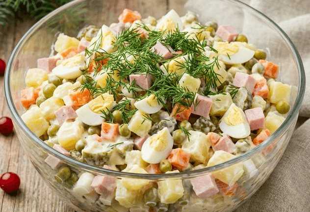 Perunasalaatti Makkaralla (1 kg)